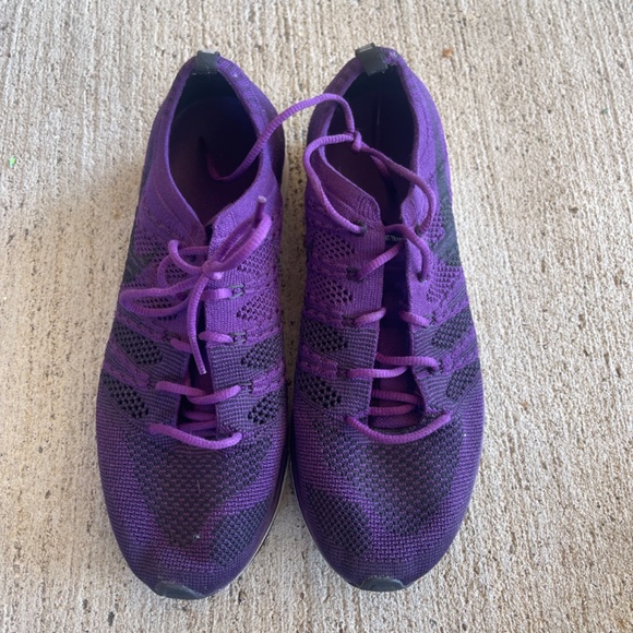 Men’s FlyKnit Nike Size 8.5 - Picture 2 of 4